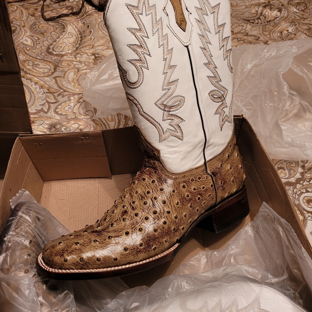 Leather/Ostrich Cowboy boots size 13. Color white/tan Orix. By Alce Handcrafted.